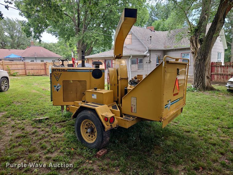 image for item EO8551 2000 Vermeer BC1230A wood chipper