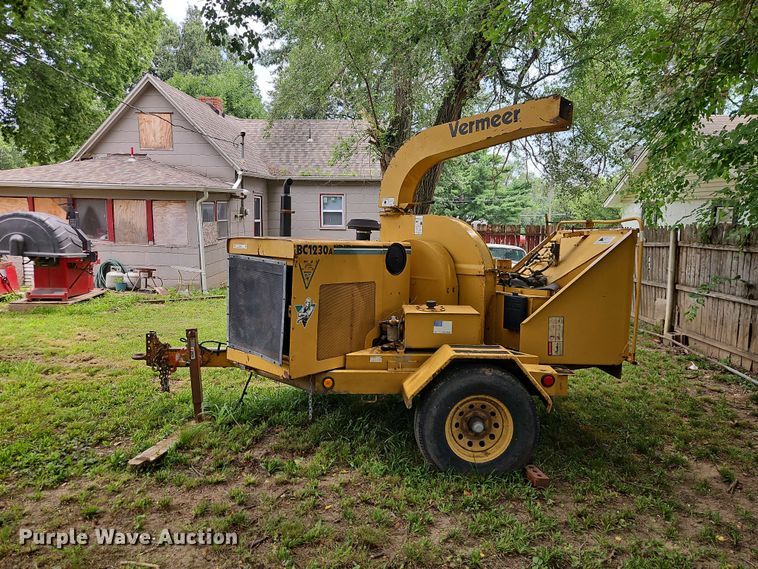 image for item EO8551 2000 Vermeer BC1230A wood chipper