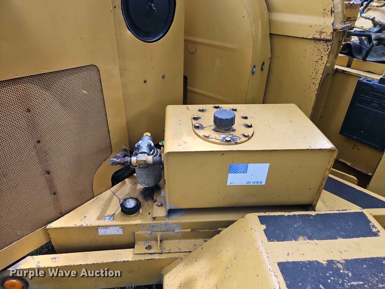 image for item EO8551 2000 Vermeer BC1230A wood chipper