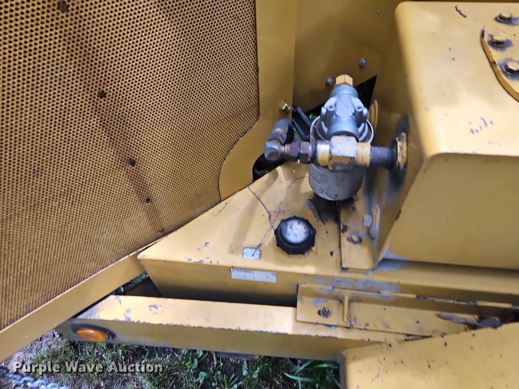 image for item EO8551 2000 Vermeer BC1230A wood chipper