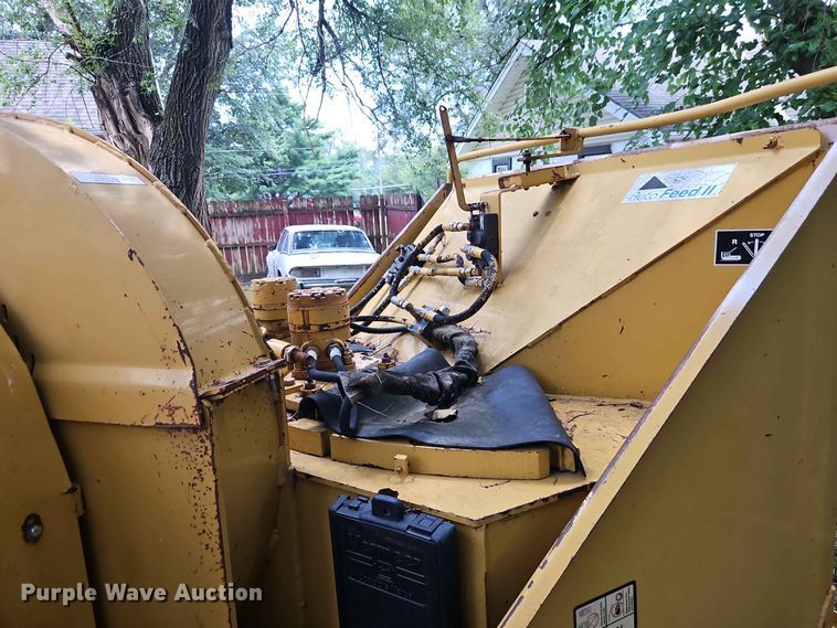 image for item EO8551 2000 Vermeer BC1230A wood chipper