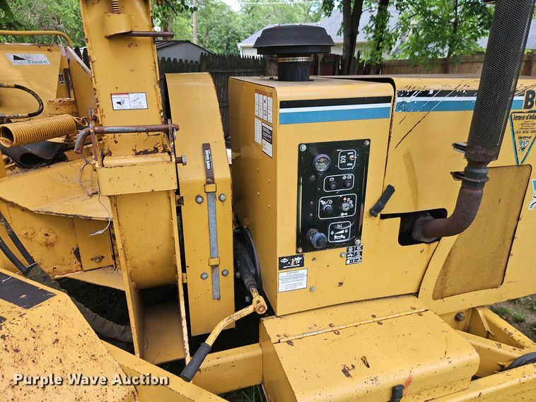 image for item EO8551 2000 Vermeer BC1230A wood chipper