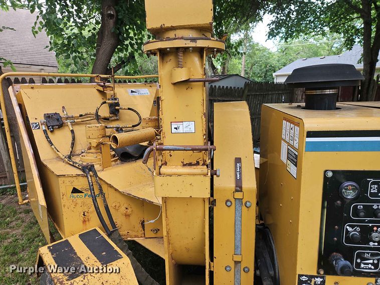 image for item EO8551 2000 Vermeer BC1230A wood chipper