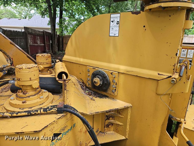 image for item EO8551 2000 Vermeer BC1230A wood chipper