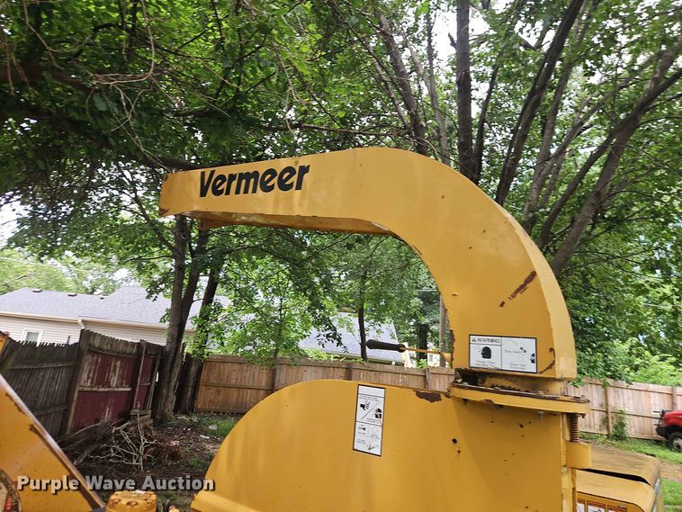 image for item EO8551 2000 Vermeer BC1230A wood chipper