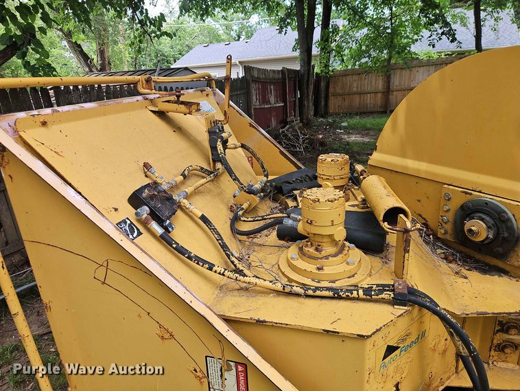 image for item EO8551 2000 Vermeer BC1230A wood chipper