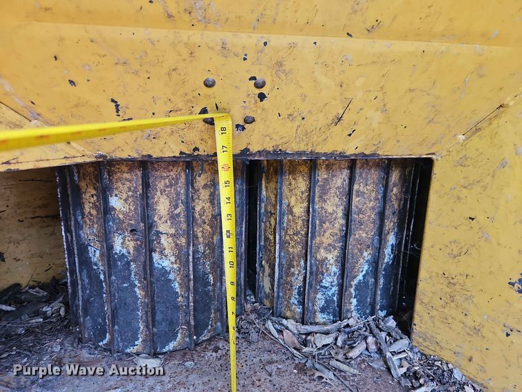 image for item EO8551 2000 Vermeer BC1230A wood chipper