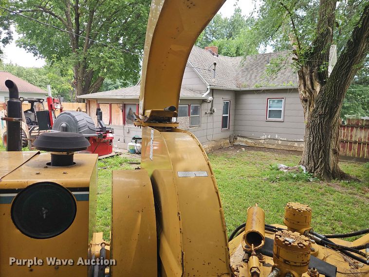 image for item EO8551 2000 Vermeer BC1230A wood chipper