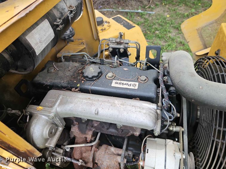 image for item EO8551 2000 Vermeer BC1230A wood chipper