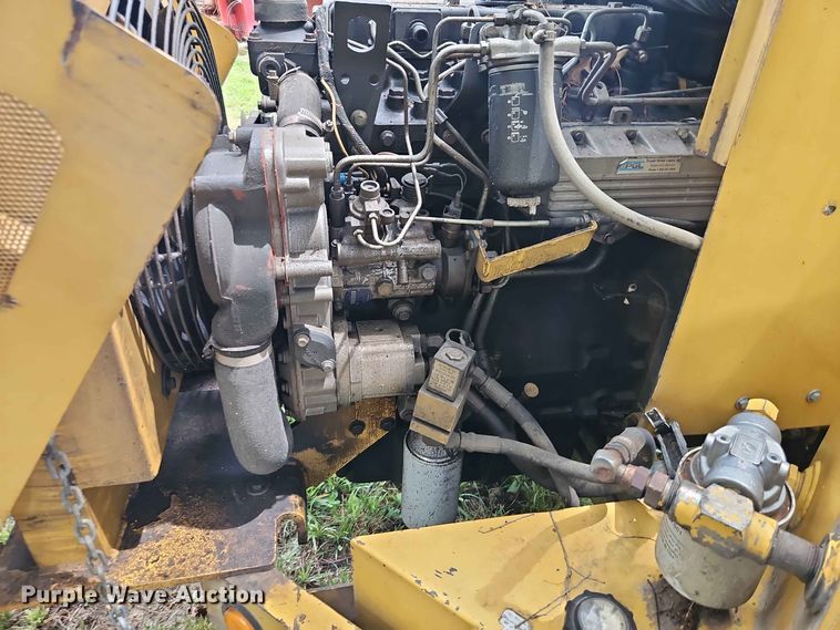 image for item EO8551 2000 Vermeer BC1230A wood chipper