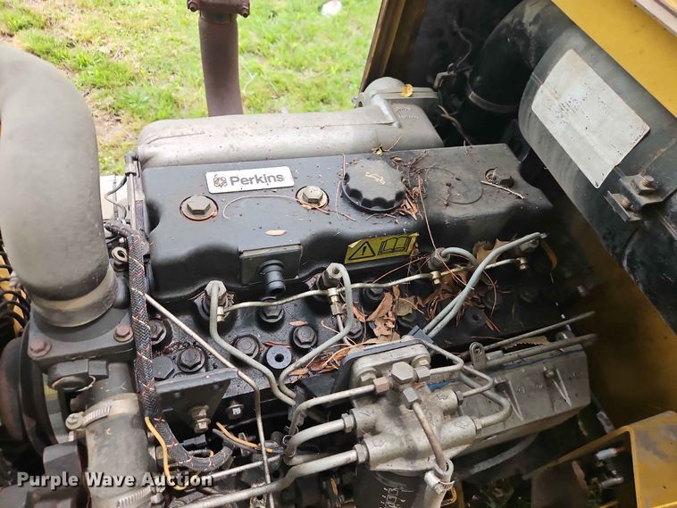image for item EO8551 2000 Vermeer BC1230A wood chipper