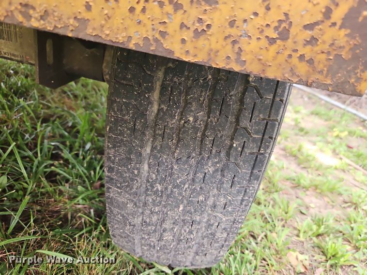 image for item EO8551 2000 Vermeer BC1230A wood chipper