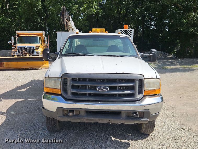 image for item EO8552 1999 Ford F550 utility / service truck
