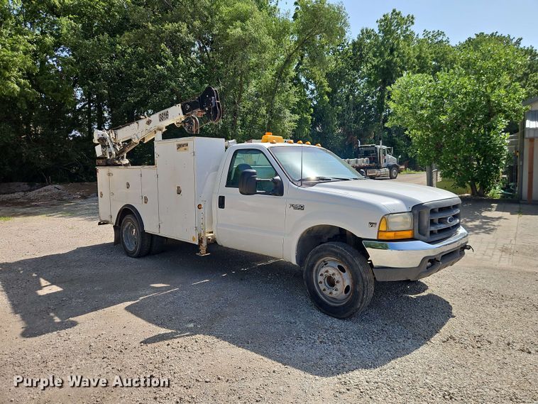 image for item EO8552 1999 Ford F550 utility / service truck
