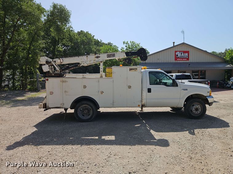 image for item EO8552 1999 Ford F550 utility / service truck