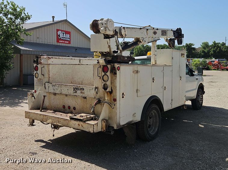 image for item EO8552 1999 Ford F550 utility / service truck