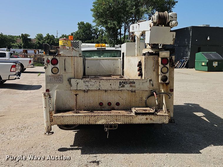 image for item EO8552 1999 Ford F550 utility / service truck