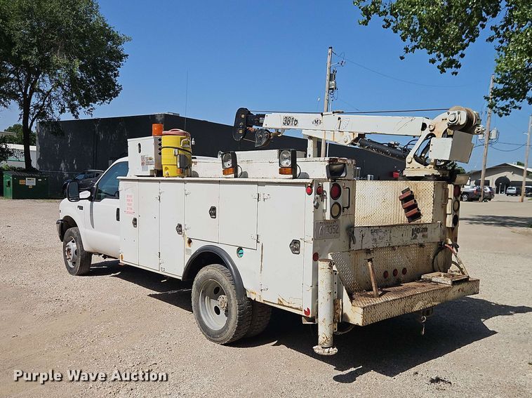 image for item EO8552 1999 Ford F550 utility / service truck