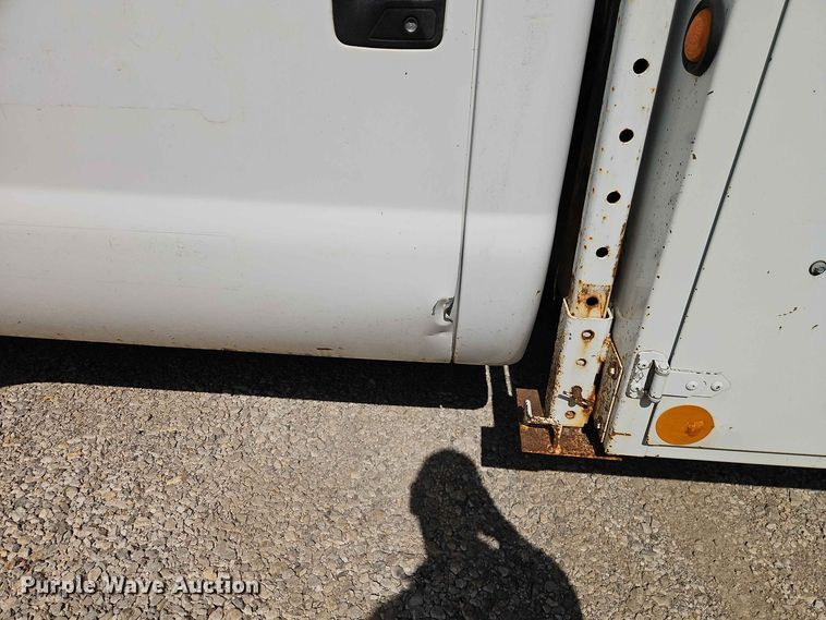 image for item EO8552 1999 Ford F550 utility / service truck