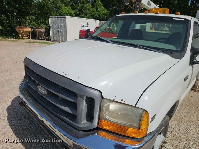 image for item EO8552 1999 Ford F550 utility / service truck