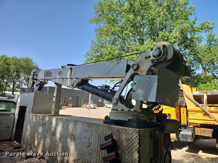 image for item EO8552 1999 Ford F550 utility / service truck
