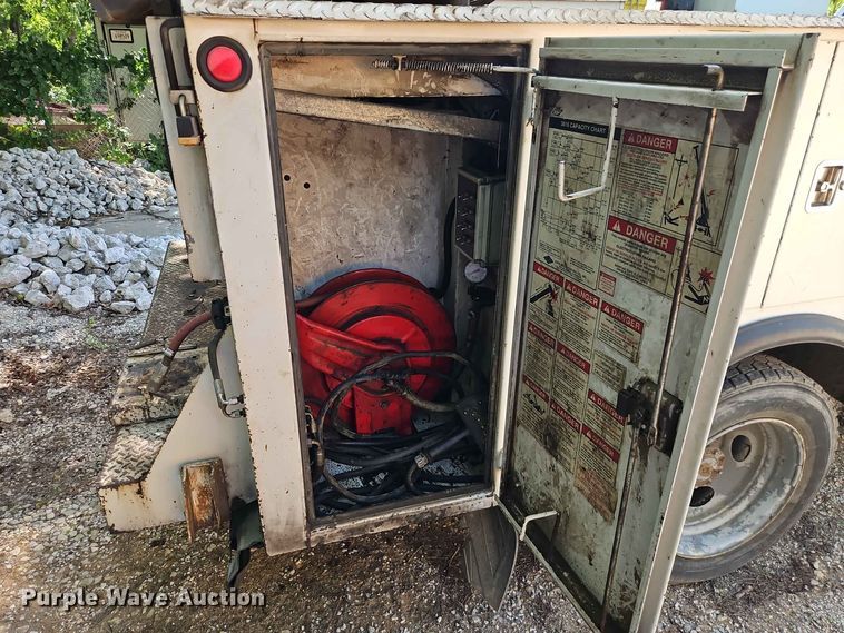 image for item EO8552 1999 Ford F550 utility / service truck