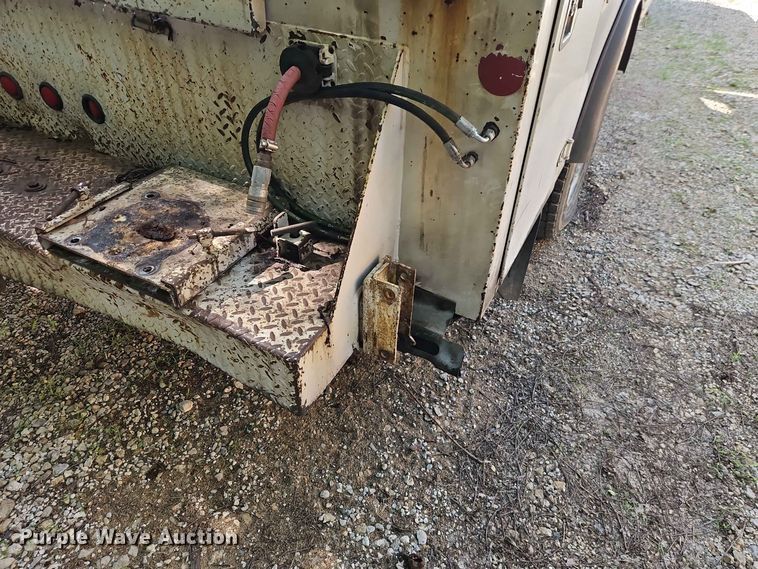 image for item EO8552 1999 Ford F550 utility / service truck