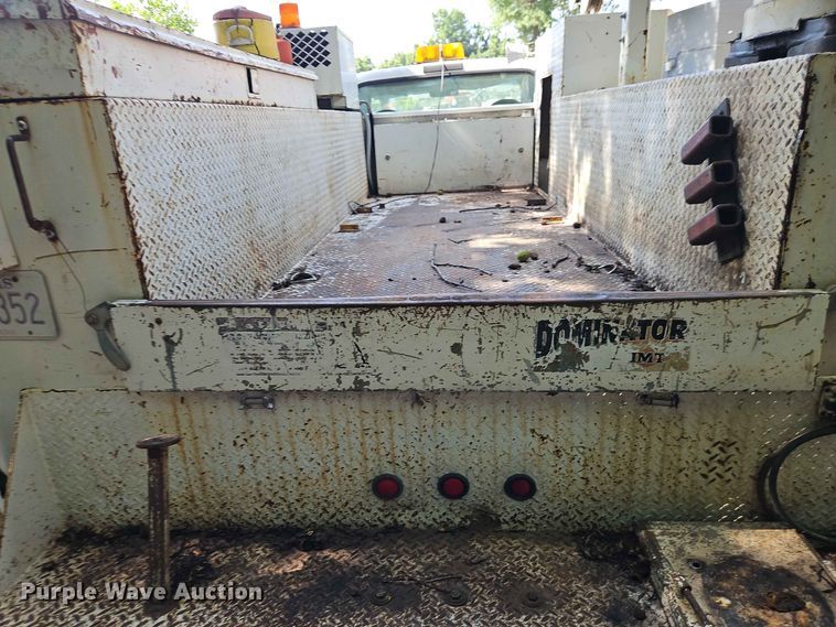 image for item EO8552 1999 Ford F550 utility / service truck