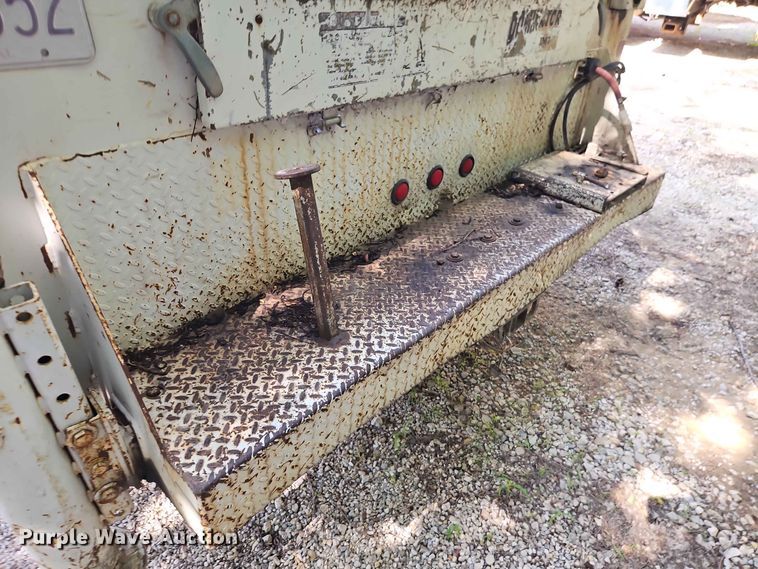 image for item EO8552 1999 Ford F550 utility / service truck