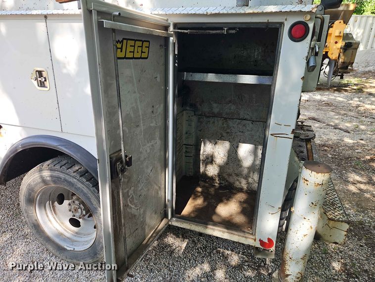 image for item EO8552 1999 Ford F550 utility / service truck