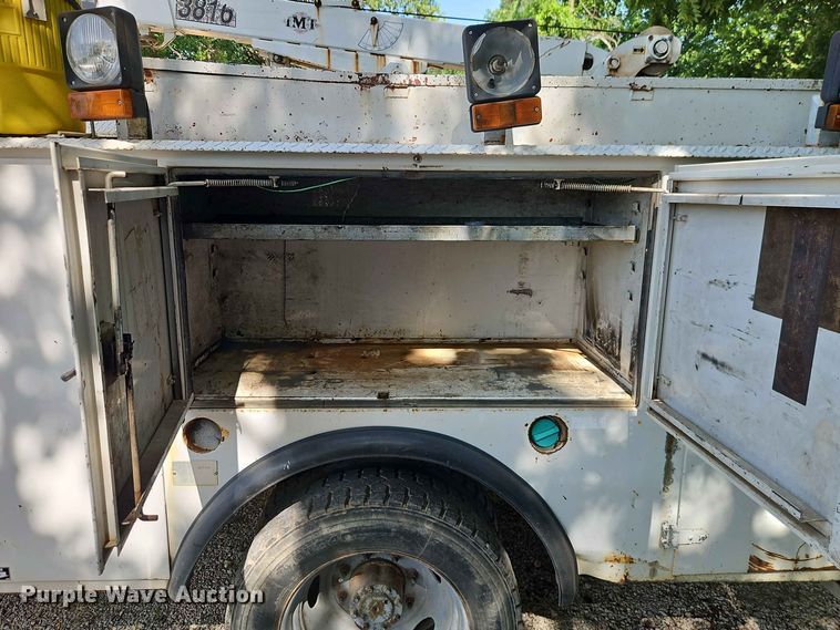 image for item EO8552 1999 Ford F550 utility / service truck