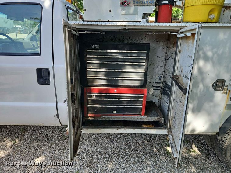 image for item EO8552 1999 Ford F550 utility / service truck