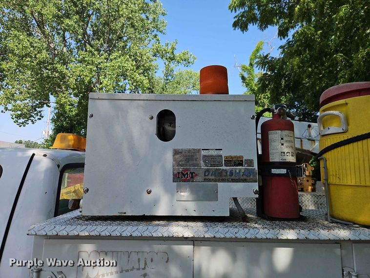 image for item EO8552 1999 Ford F550 utility / service truck