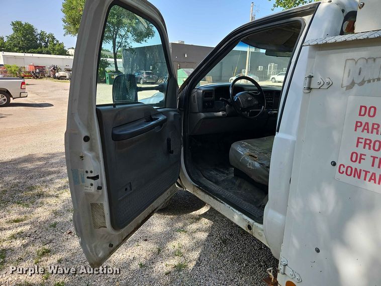 image for item EO8552 1999 Ford F550 utility / service truck