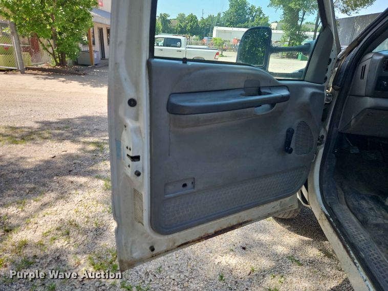 image for item EO8552 1999 Ford F550 utility / service truck
