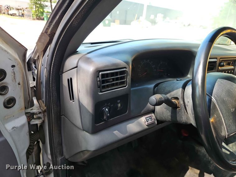 image for item EO8552 1999 Ford F550 utility / service truck