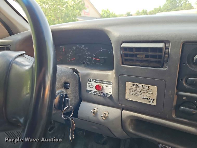 image for item EO8552 1999 Ford F550 utility / service truck