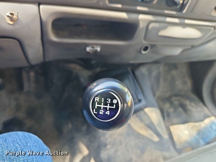 image for item EO8552 1999 Ford F550 utility / service truck