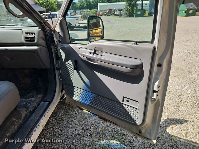image for item EO8552 1999 Ford F550 utility / service truck