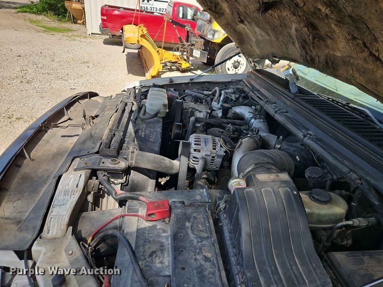 image for item EO8552 1999 Ford F550 utility / service truck
