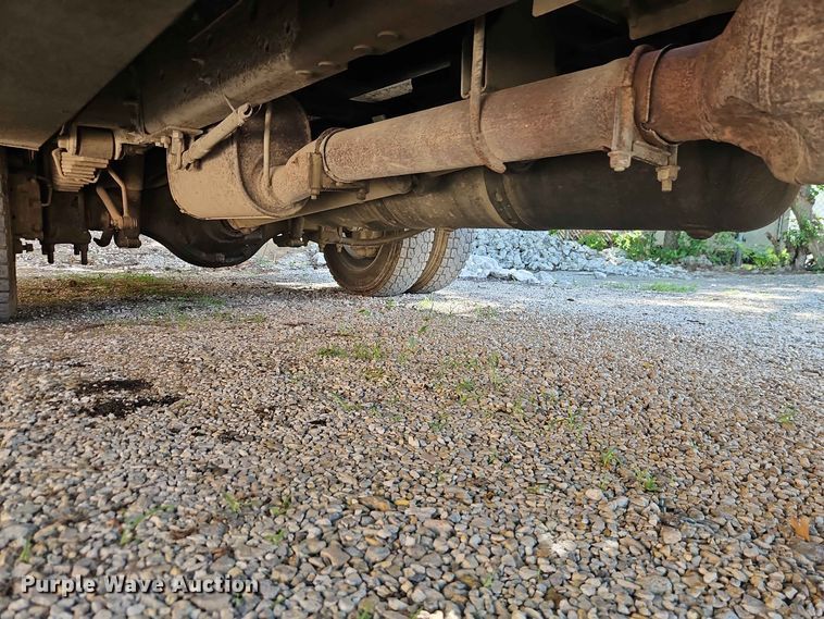 image for item EO8552 1999 Ford F550 utility / service truck