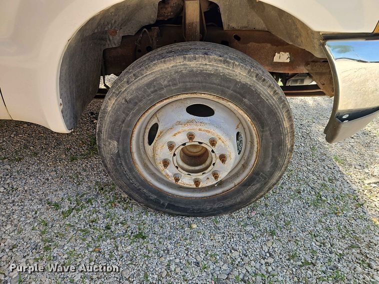 image for item EO8552 1999 Ford F550 utility / service truck