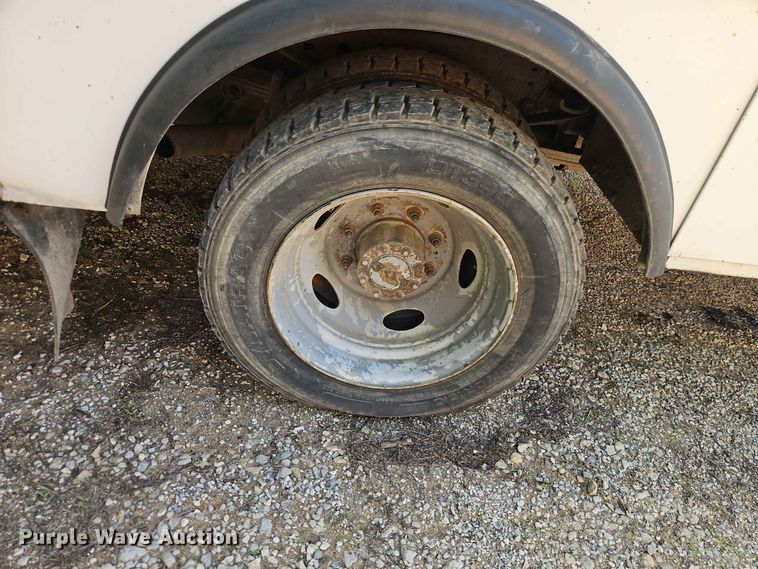 image for item EO8552 1999 Ford F550 utility / service truck