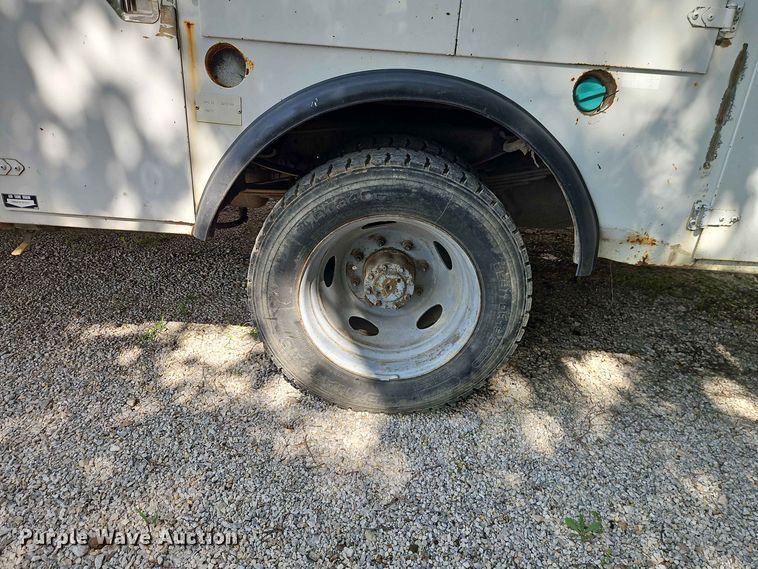image for item EO8552 1999 Ford F550 utility / service truck