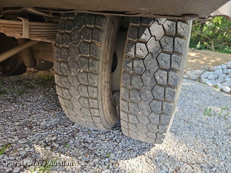 image for item EO8552 1999 Ford F550 utility / service truck