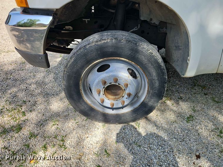 image for item EO8552 1999 Ford F550 utility / service truck