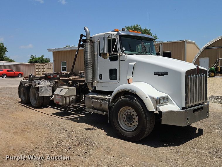 image for item EO8554 2007 Kenworth T800 roll-off container truck