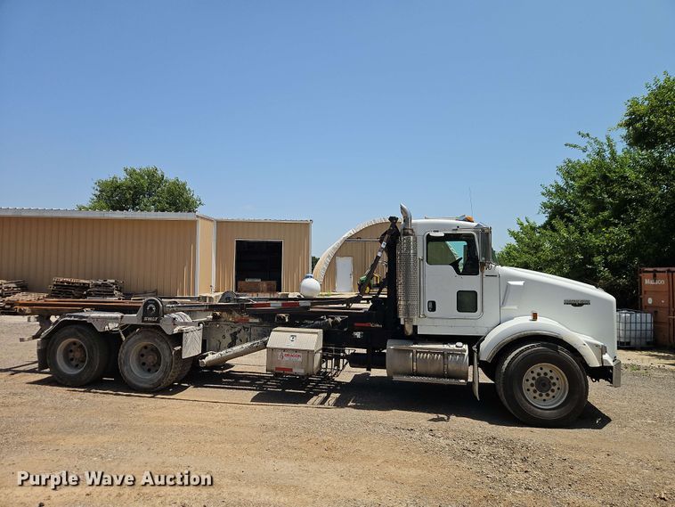 image for item EO8554 2007 Kenworth T800 roll-off container truck