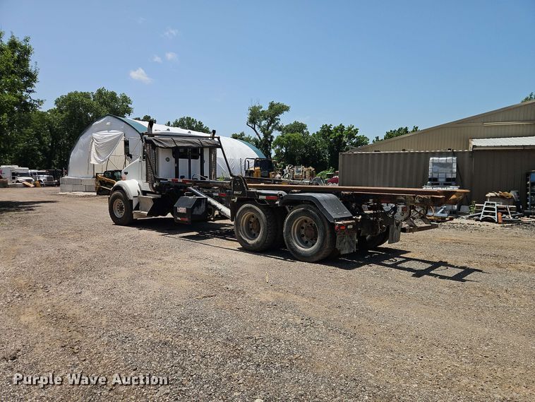 image for item EO8554 2007 Kenworth T800 roll-off container truck