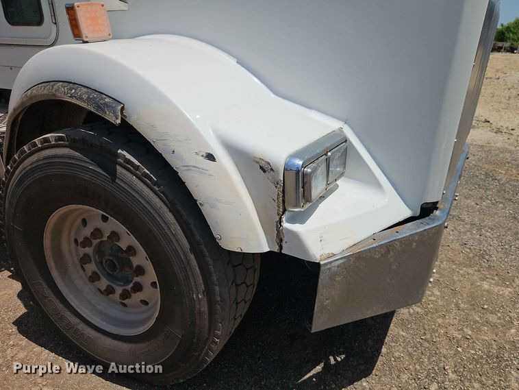 image for item EO8554 2007 Kenworth T800 roll-off container truck
